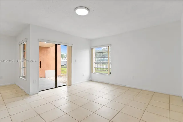 $2,750 | 17500 Northwest 68th Avenue, Unit D1004, Hialeah, FL 33015