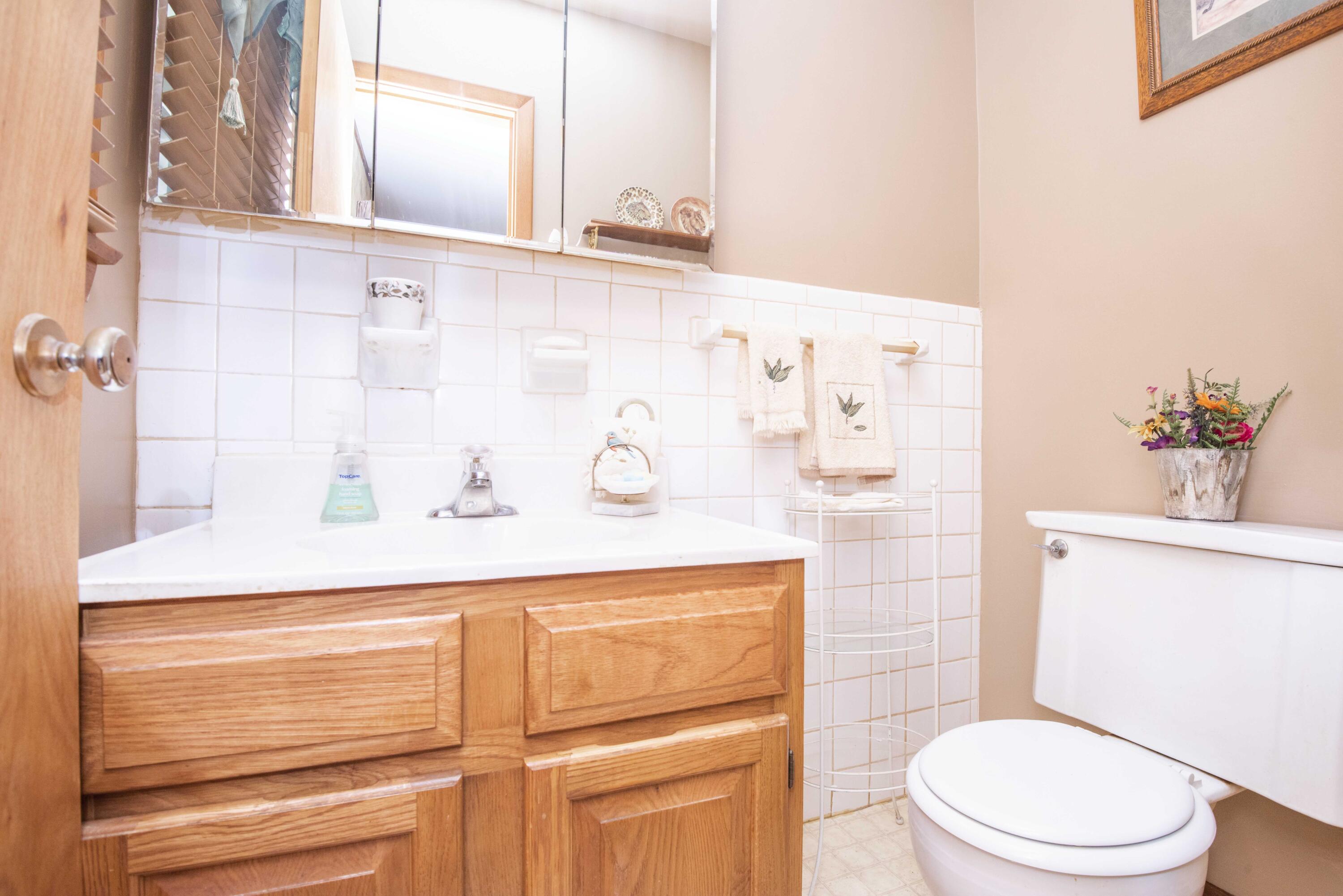 4441 Deerfield Road Knoxville, TN 37921 - Photo 12 of 40 half bath_1