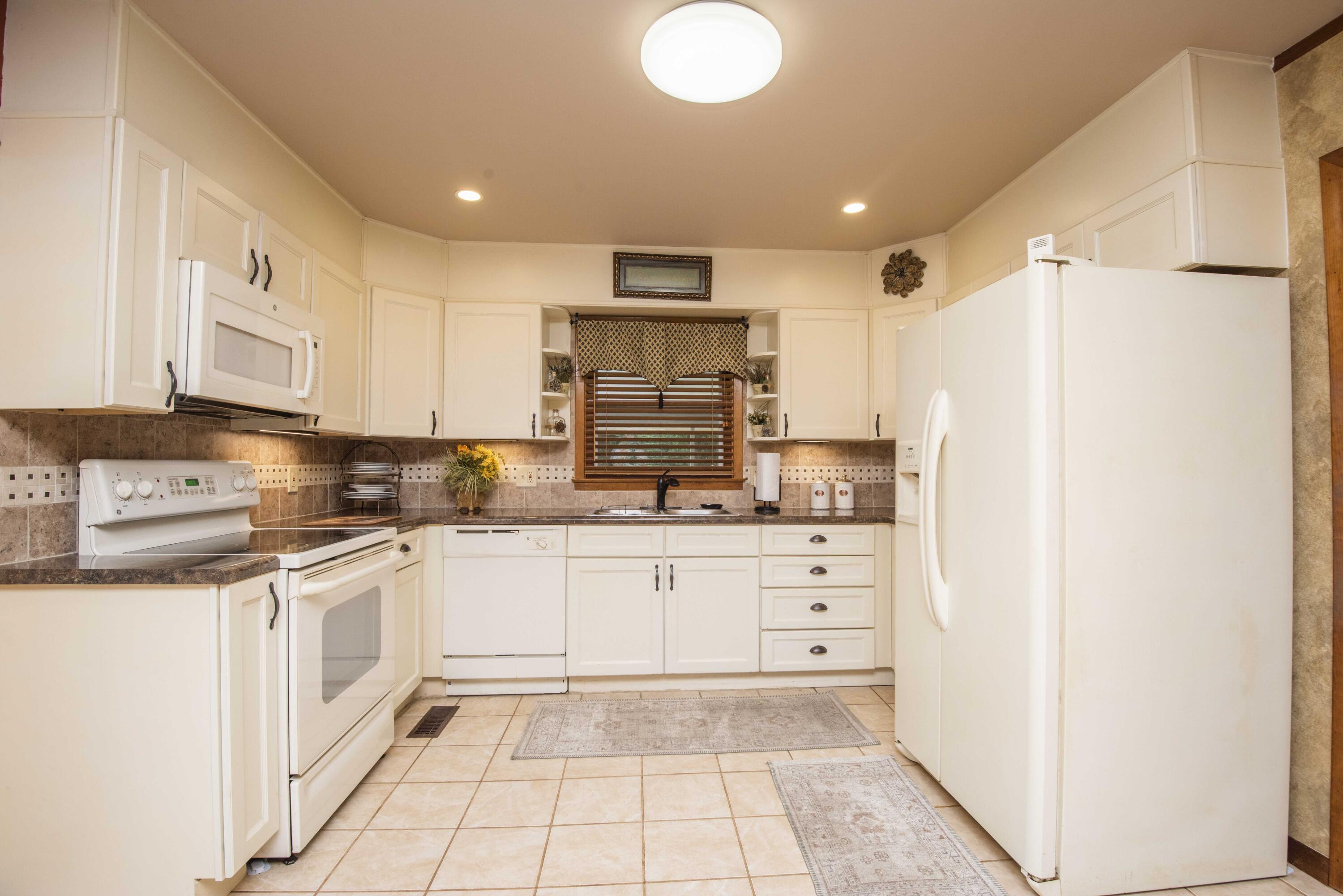 4441 Deerfield Road Knoxville, TN 37921 - Photo 7 of 40 kitchen 3_1