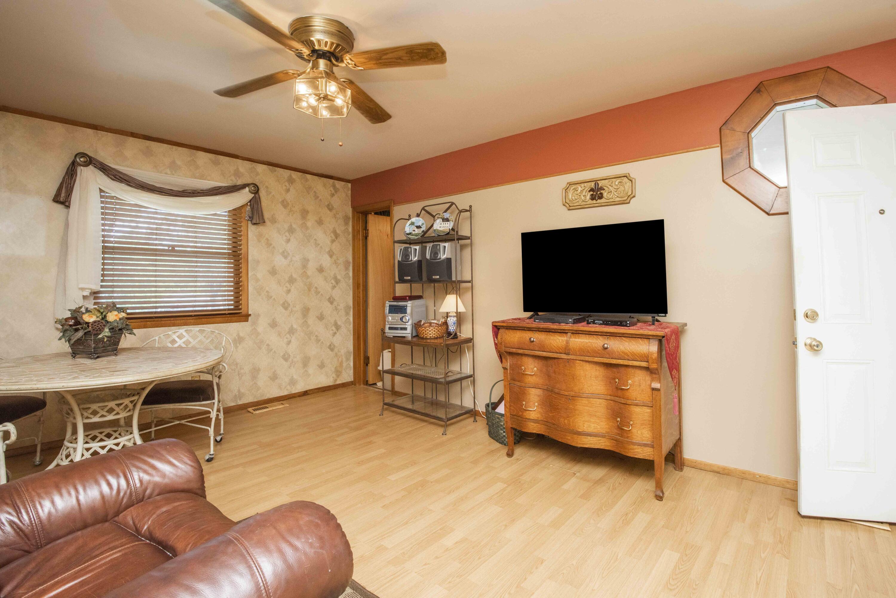 4441 Deerfield Road Knoxville, TN 37921 - Photo 9 of 40 living 2_1