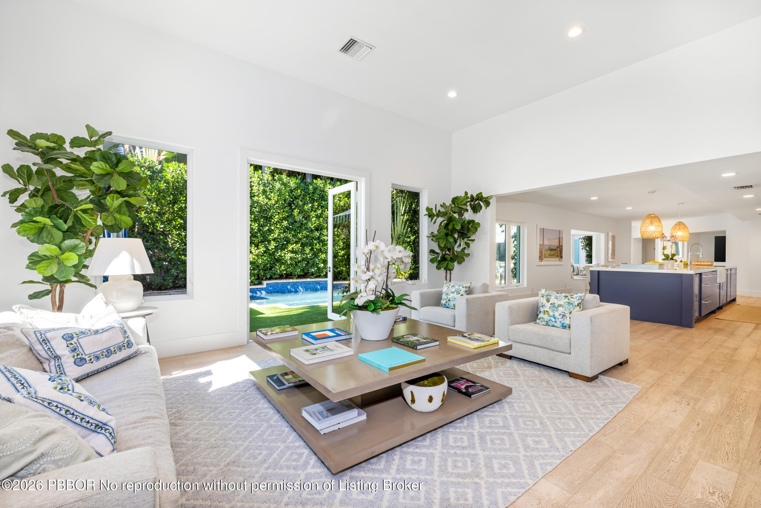 121 Seville Road West Palm Beach, FL 33405 - Photo 9 of 67 Living Room