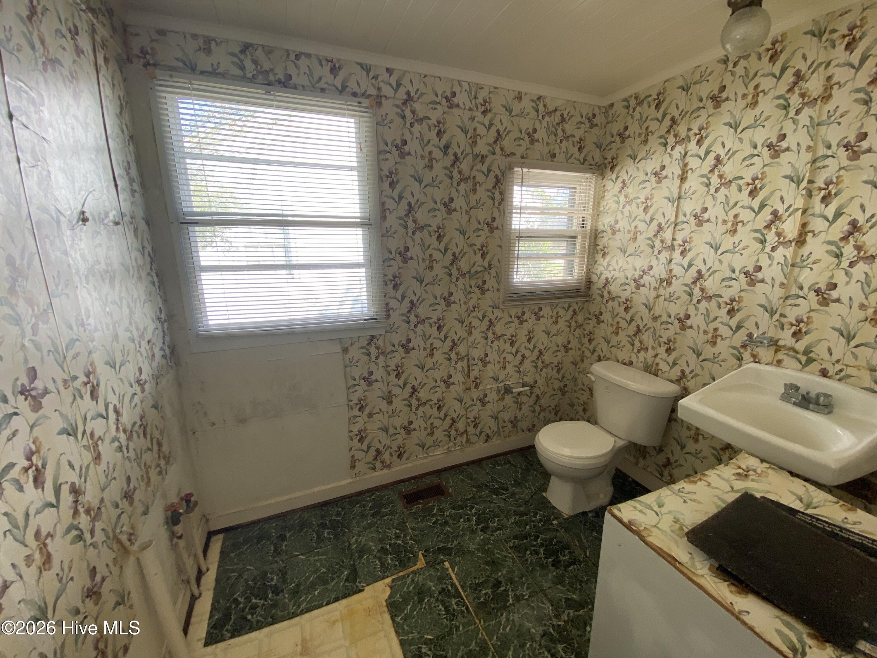 1007 West Washington Avenue Kinston, NC 28501 - Photo 12 of 20 IMG_9045