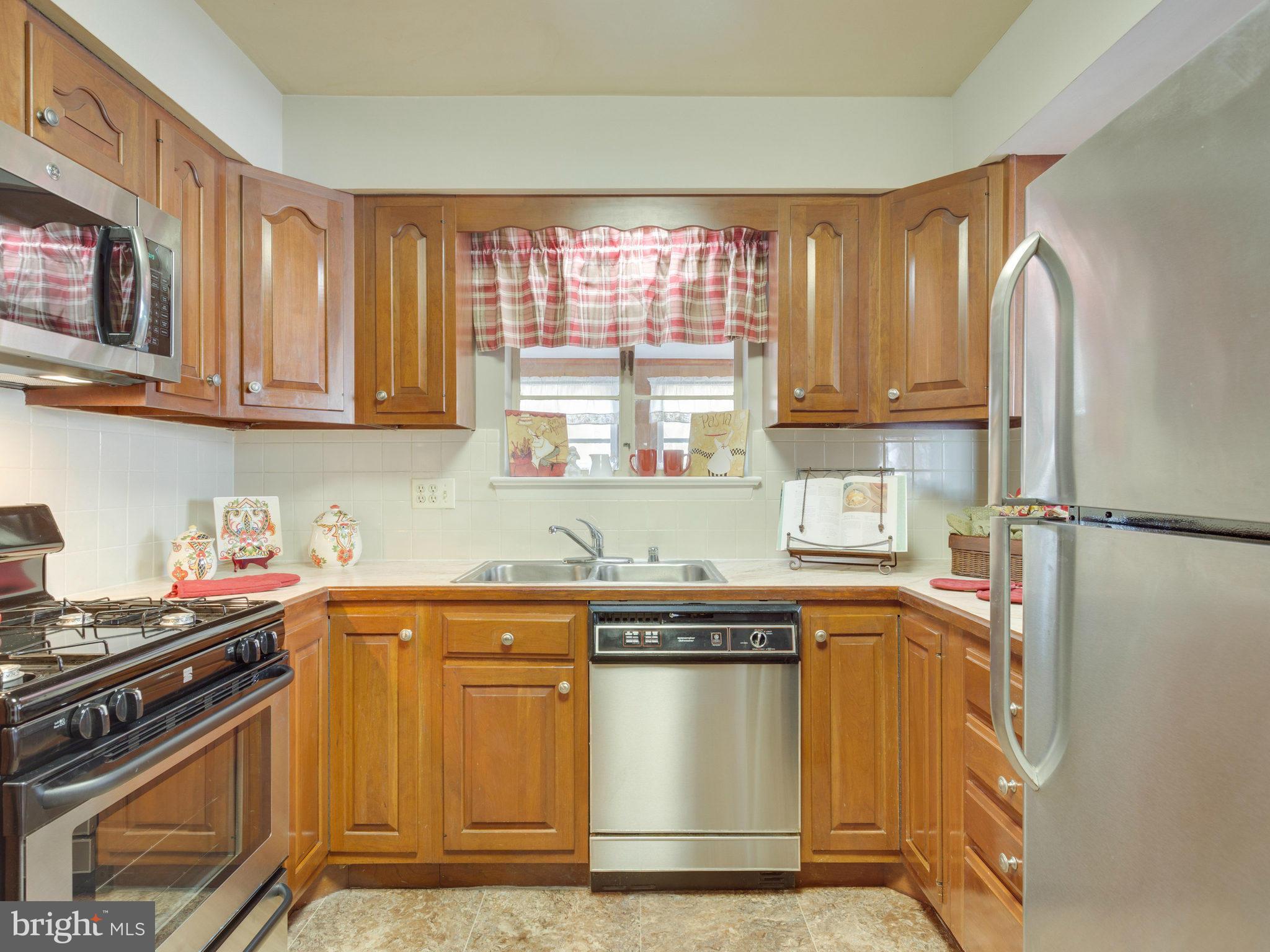 5416 Gainesville Road Springfield, VA 22151 - Photo 13 of 28 Kitchen