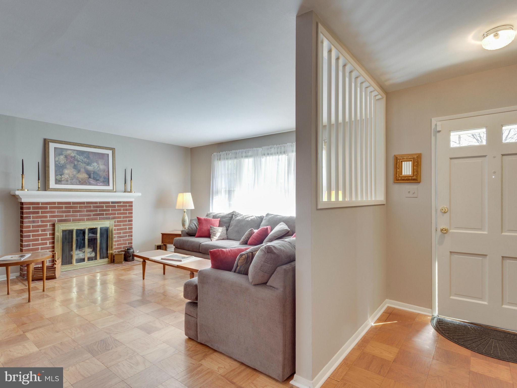 5416 Gainesville Road Springfield, VA 22151 - Photo 3 of 28 Interior (General)