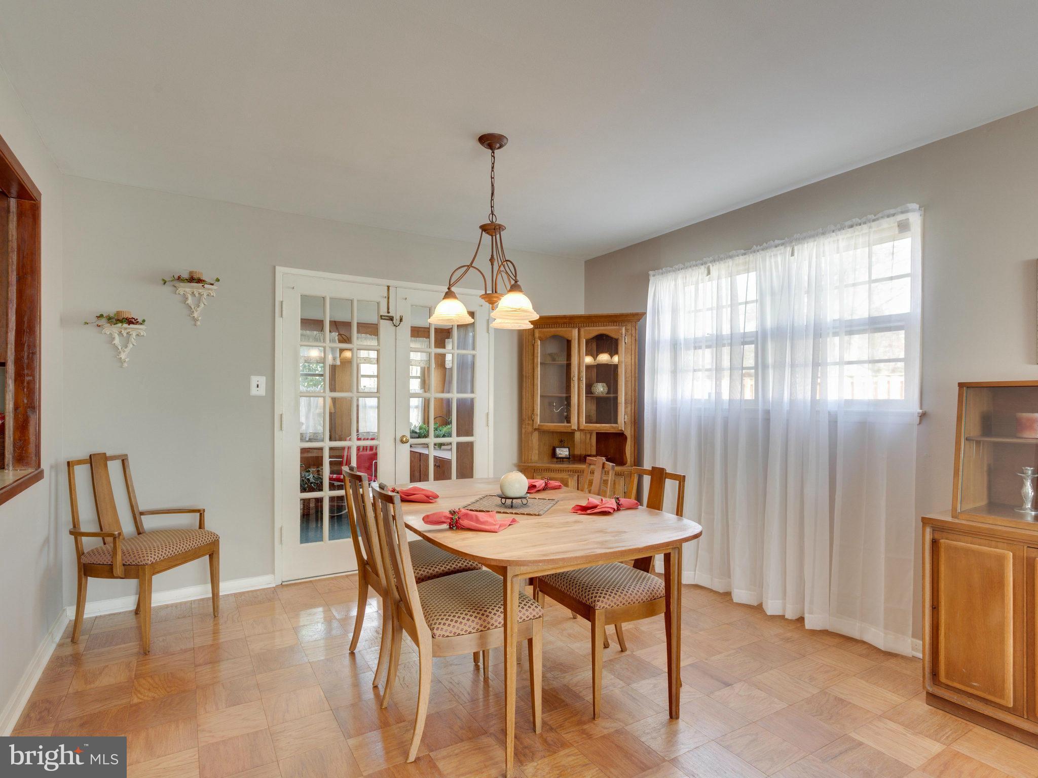 5416 Gainesville Road Springfield, VA 22151 - Photo 8 of 28 Dining Room