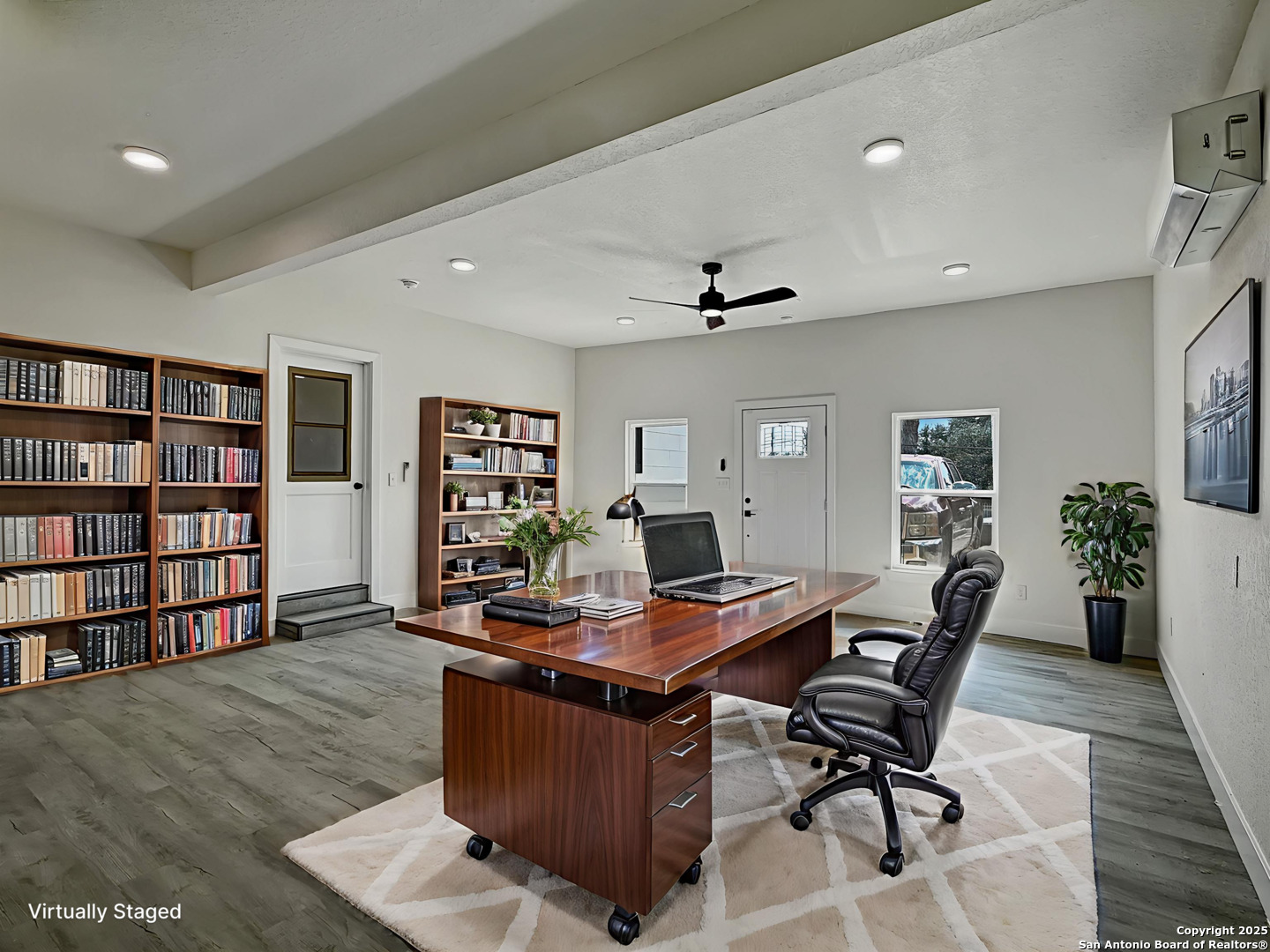 519 Jackson Keller Road San Antonio, TX 78216 - Photo 29 of 40 a workspace with furniture