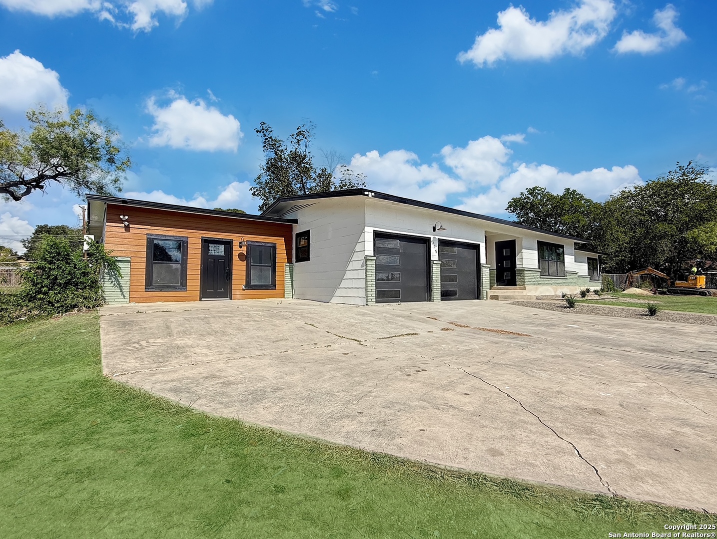 519 Jackson Keller Road San Antonio, TX 78216 - Photo 3 of 40 a front view of a house with a garden