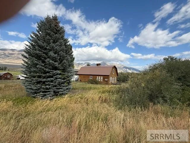 $299,999 | 4554 Highway 93, Mackay, ID 83251