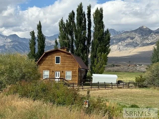 $299,999 | 4554 Highway 93, Mackay, ID 83251