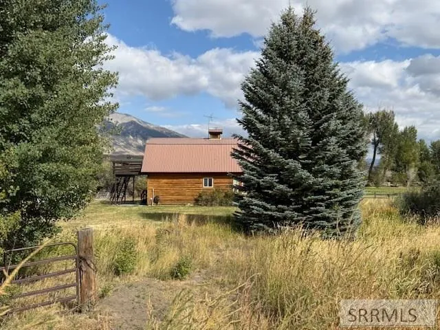 $299,999 | 4554 Highway 93, Mackay, ID 83251