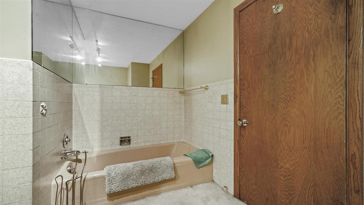 4114 Landstrom Road Rockford, IL 61114 - Photo 19 of 38 a bathroom with a bathtub and shower