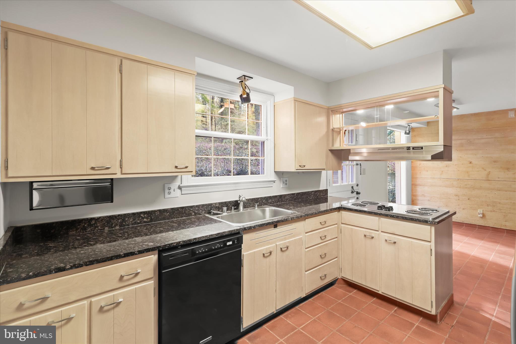 2550 Pickwick Road Baltimore, MD 21207 - Photo 22 of 65 Kitchen