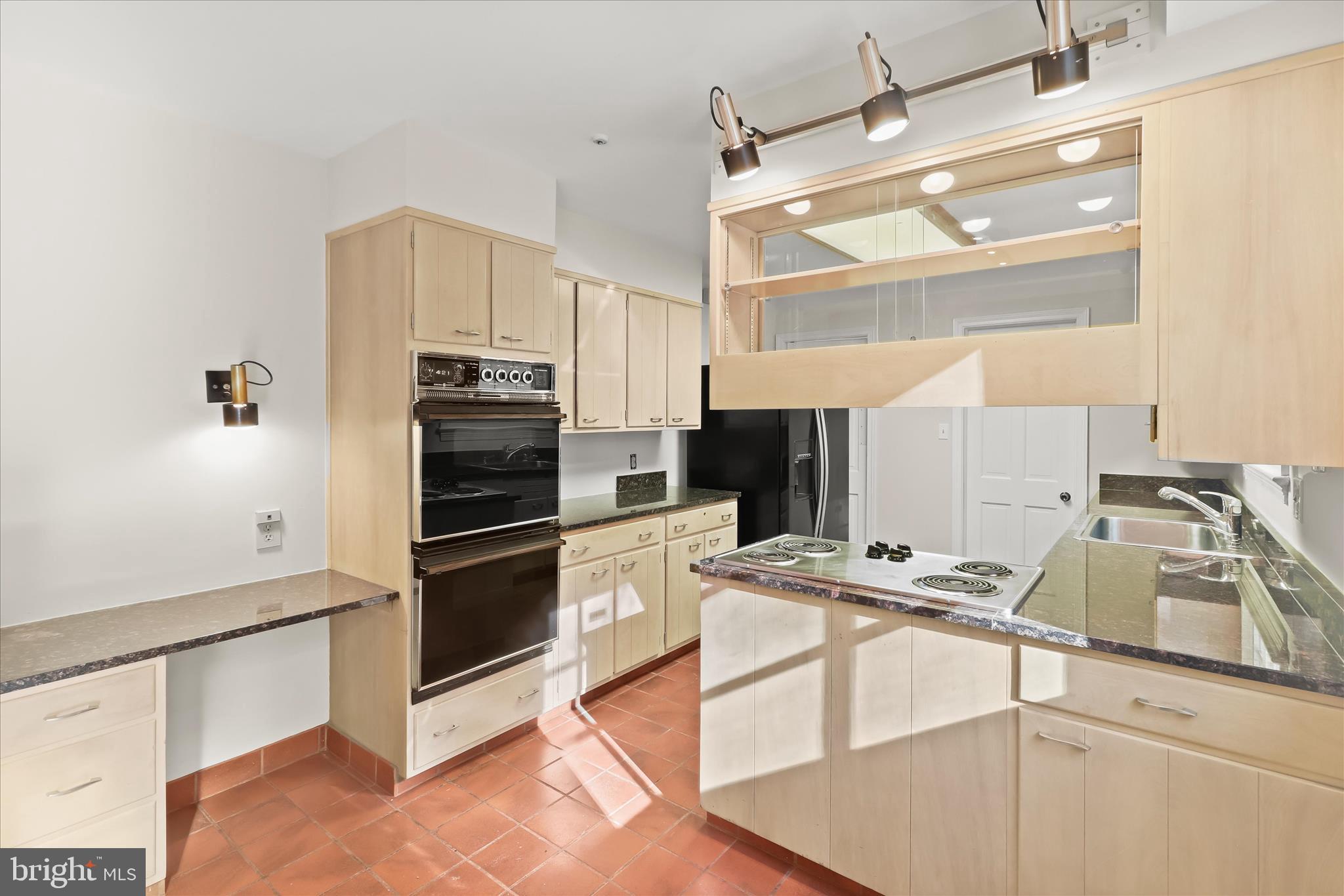 2550 Pickwick Road Baltimore, MD 21207 - Photo 24 of 65 Kitchen