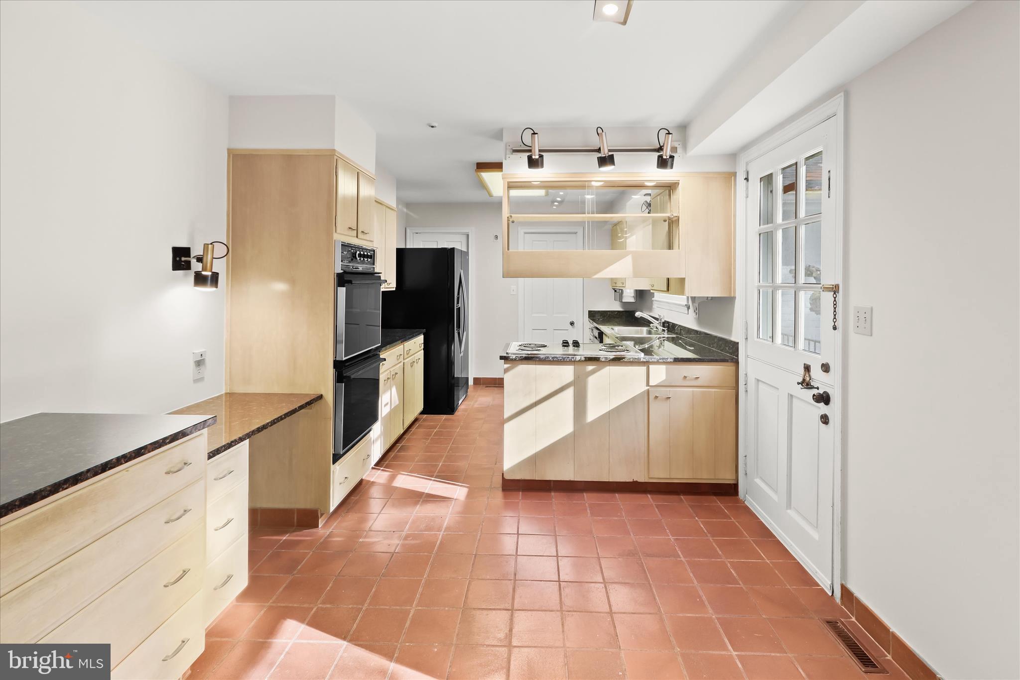 2550 Pickwick Road Baltimore, MD 21207 - Photo 28 of 65 Breakfast Nook