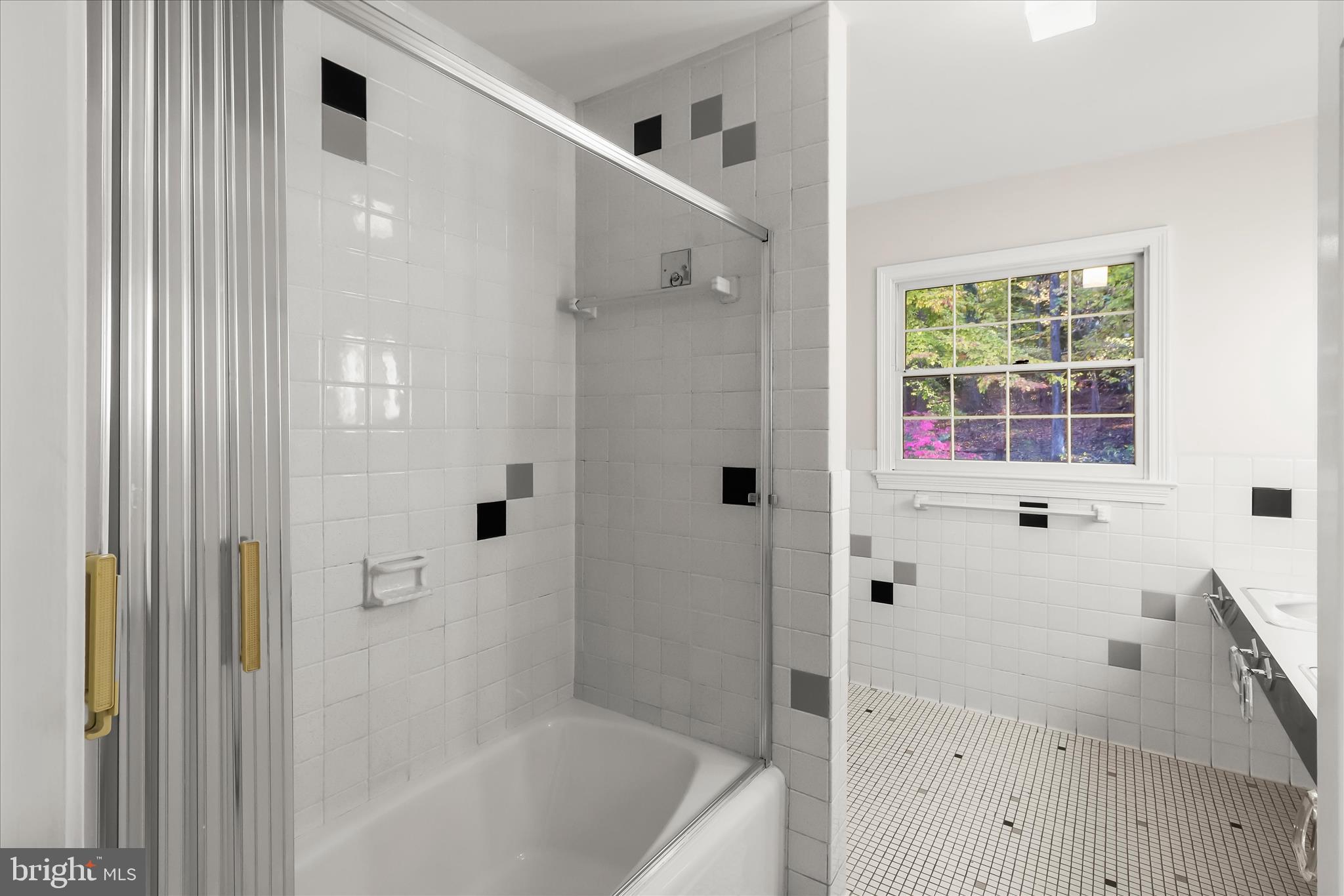 2550 Pickwick Road Baltimore, MD 21207 - Photo 44 of 65 Full Bath