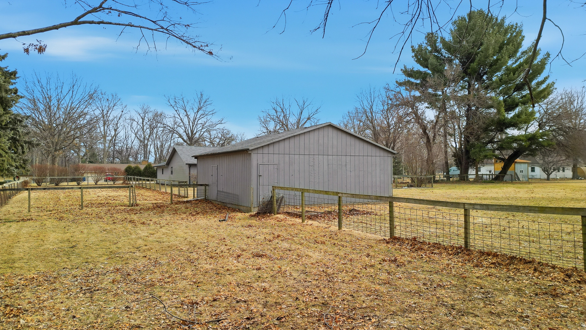 1307 Sinnissippi Road Sterling, IL 61081 - Photo 14 of 33 a house view with a garden space