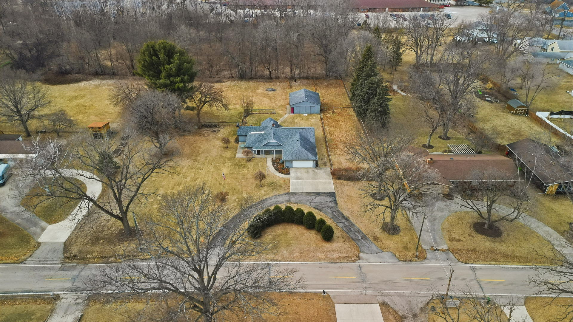 1307 Sinnissippi Road Sterling, IL 61081 - Photo 5 of 33 a bathroom with a sink and mirror