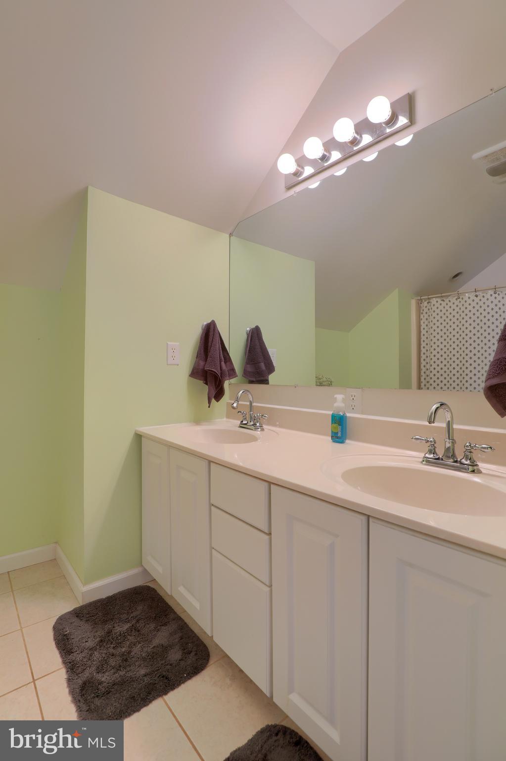 122 River Road Pequea, PA 17565 - Photo 28 of 46 Upper level bathroom