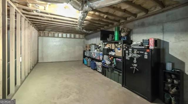 a view of a garage