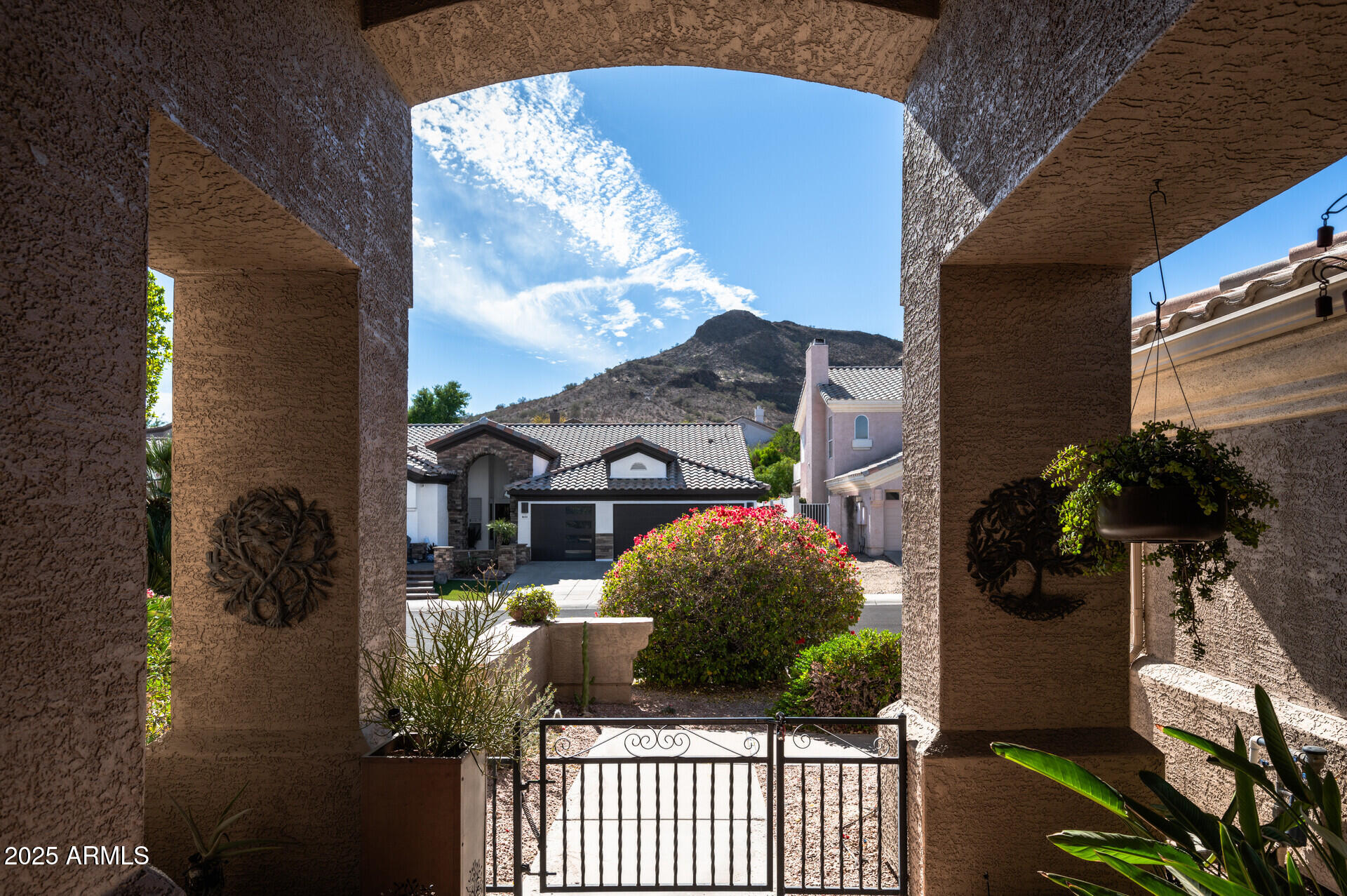 1626 East Kathleen Road Phoenix, AZ 85022 - Photo 4 of 47 a view of a house with a flower garden