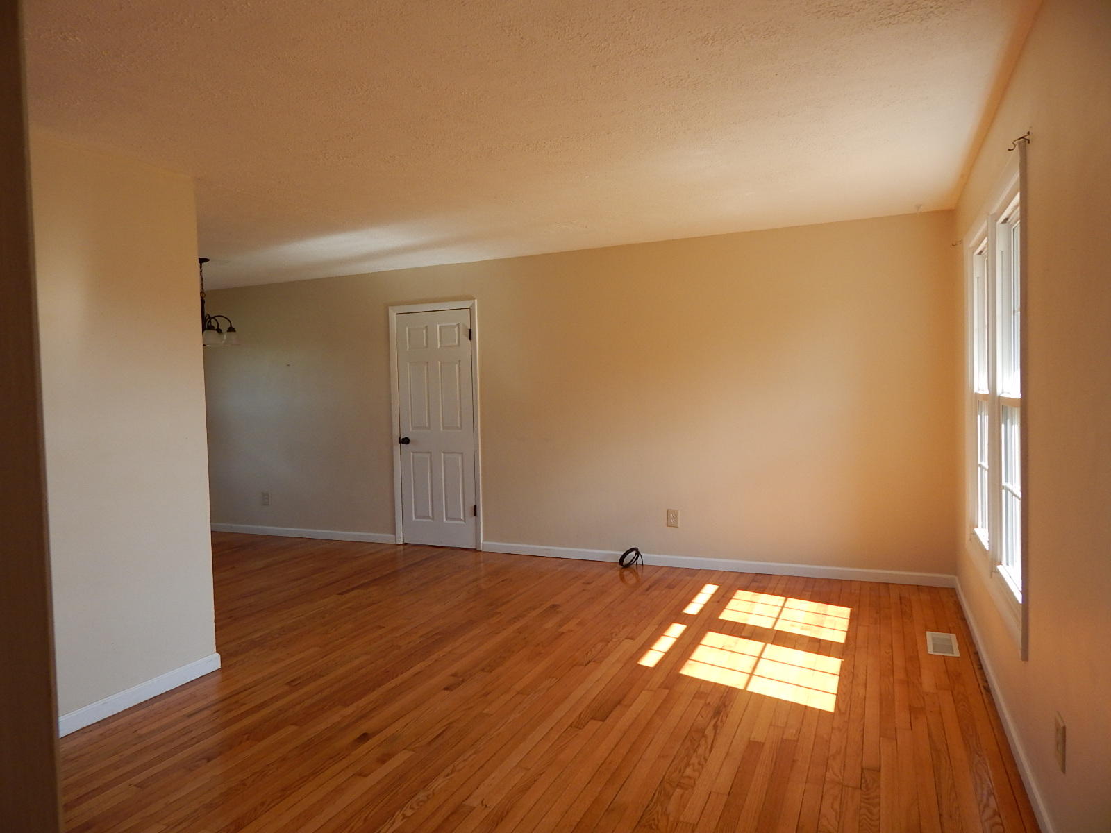 4734 Rucker Road Moneta, VA 24121 - Photo 8 of 37 Living Room