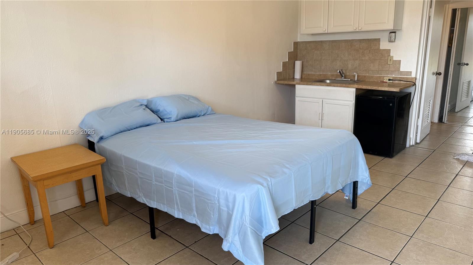 26 Diplomat Parkway, Unit 2314 Hallandale Beach, FL 33009 - Photo 6 of 15 a bedroom with a bed and a table in it