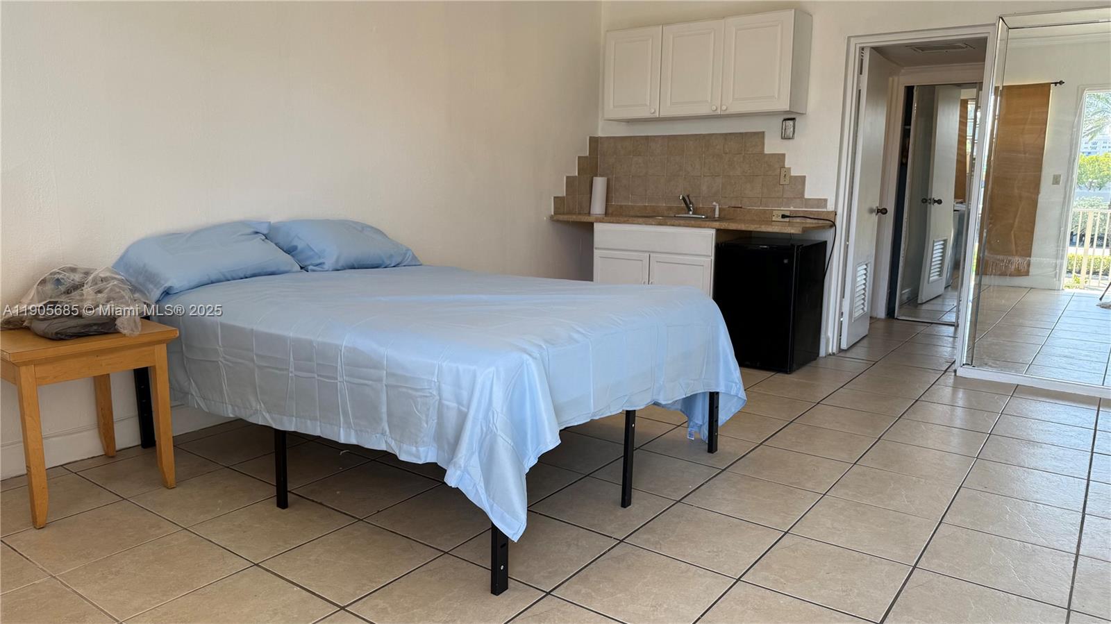 26 Diplomat Parkway, Unit 2314 Hallandale Beach, FL 33009 - Photo 7 of 15 a bedroom with a bed and a table in it