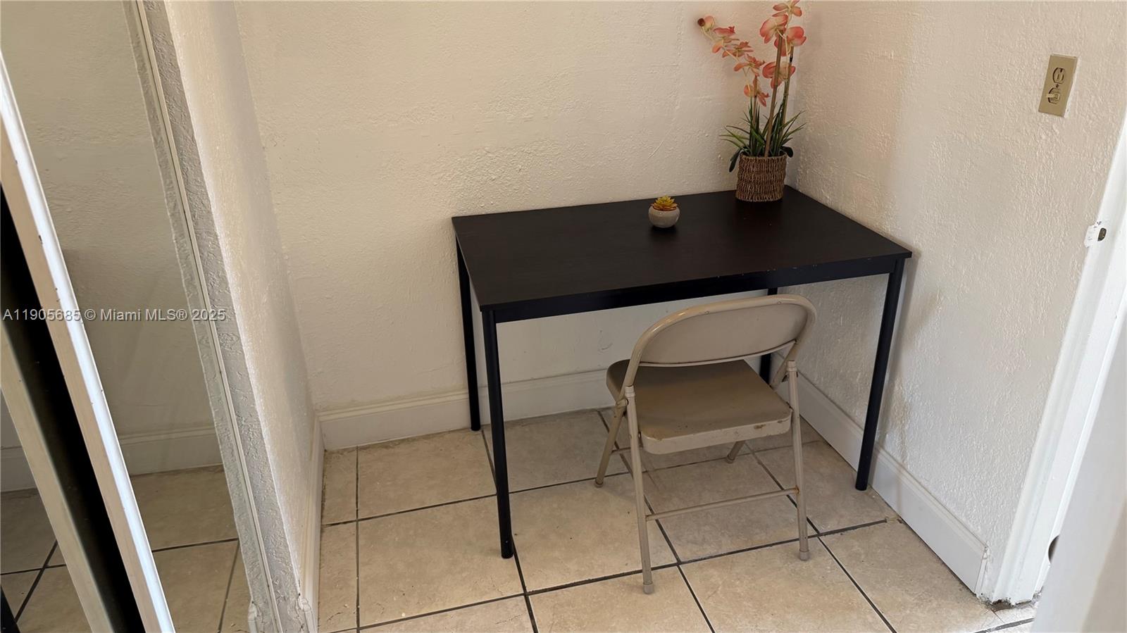 26 Diplomat Parkway, Unit 2314 Hallandale Beach, FL 33009 - Photo 8 of 15 a chair and table in a room