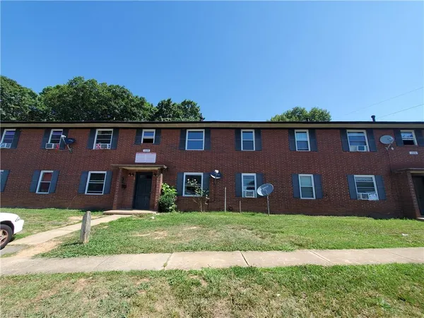 $695 | 2334 North Cherry Street, Winston-Salem, NC 27105
