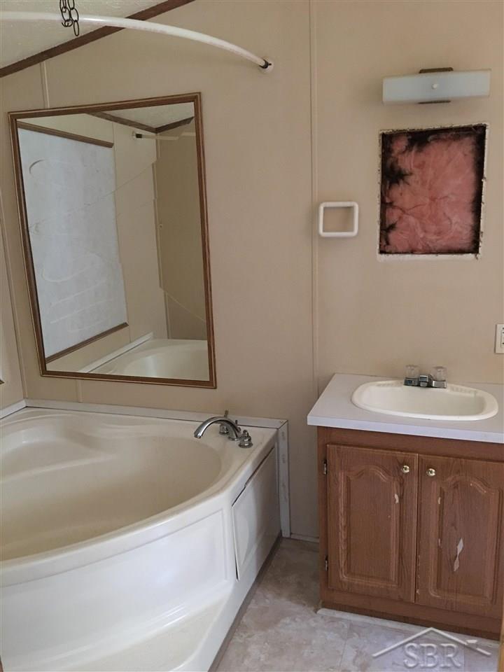 3769 Bay Arenac Line Road Pinconning, MI 48650 - Photo 4 of 6 31294918-3.JPG