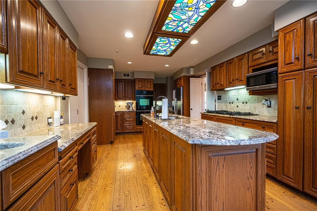 412 Fox Chapel Road Pittsburgh, PA 15238 - Photo 6 of 25 Gallery Image 6