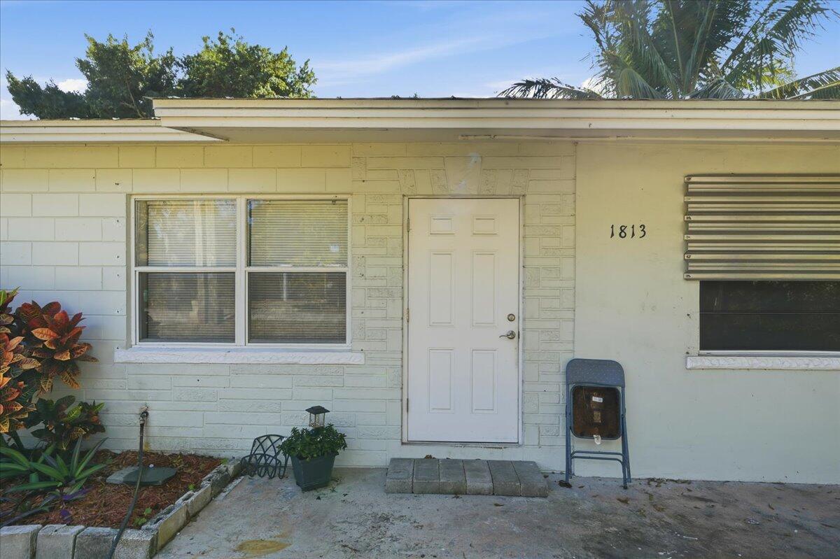 1813 Edgevale Road Fort Pierce, FL 34982 - Photo 8 of 35 08-DSC7053