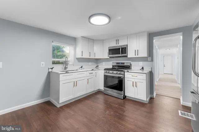 an empty room with a entryway