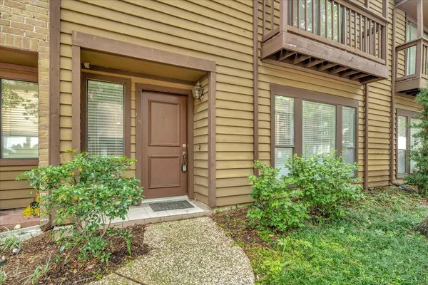 $2,200 | 11711 Memorial Drive, Unit 135, Houston, TX 77024