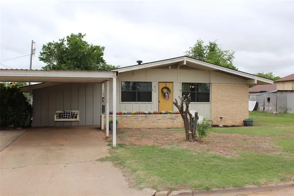 $140,000 | 810 West Eden Street, Munday, TX 76371