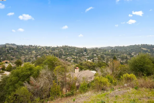 $949,000 | 20 Oak Court, Orinda, CA 94563