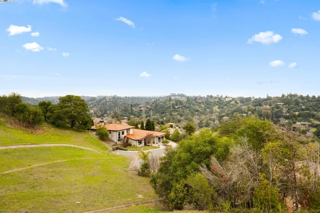 $949,000 | 20 Oak Court, Orinda, CA 94563