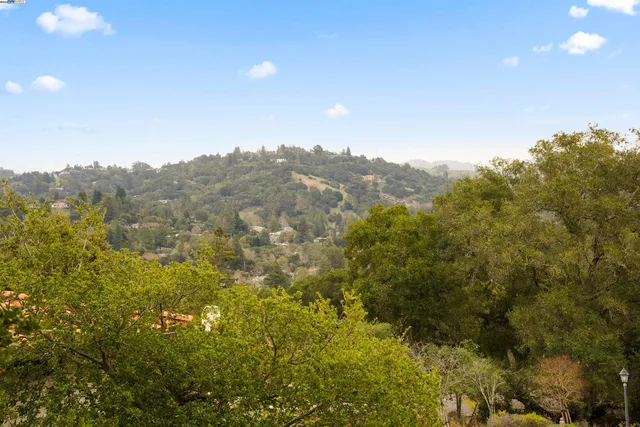 $949,000 | 20 Oak Court, Orinda, CA 94563