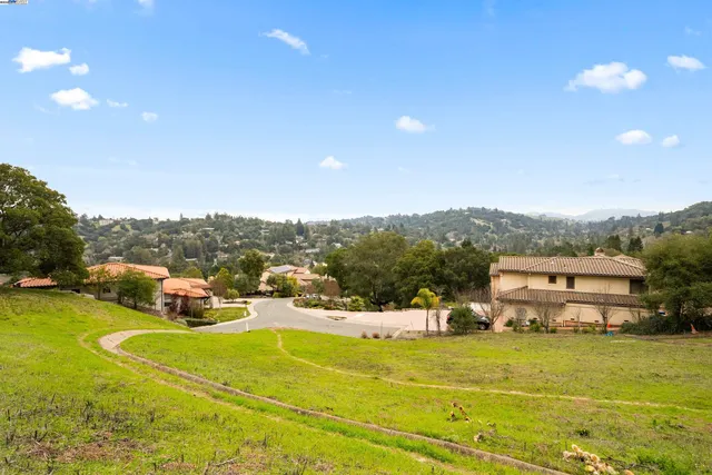 $949,000 | 20 Oak Court, Orinda, CA 94563