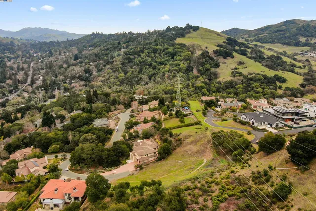 $949,000 | 20 Oak Court, Orinda, CA 94563