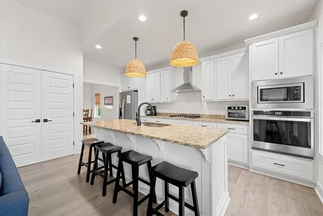 $1,540,000 | 545 Peninsula Road, West Union, SC 29696