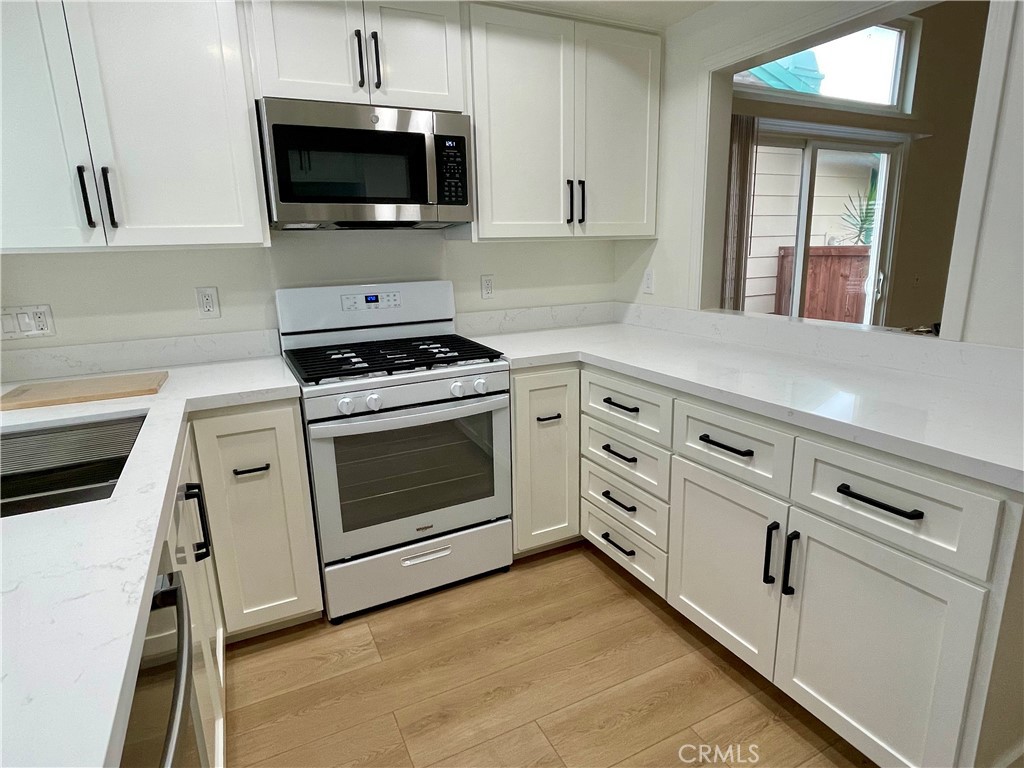 15 Spring Buck Irvine, CA 92614 - Photo 7 of 21 New appliances, quartz countertops and cabinets