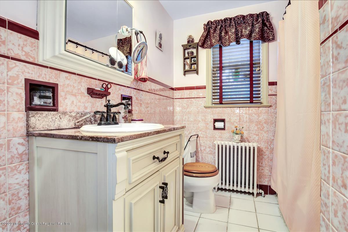 307 Squankum Road Farmingdale, NJ 07727 - Photo 17 of 37 307SquankumRd_024