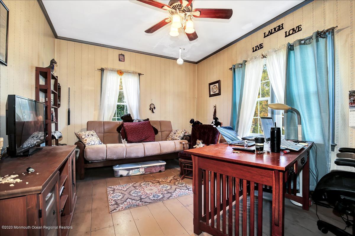 307 Squankum Road Farmingdale, NJ 07727 - Photo 19 of 37 307SquankumRd_026