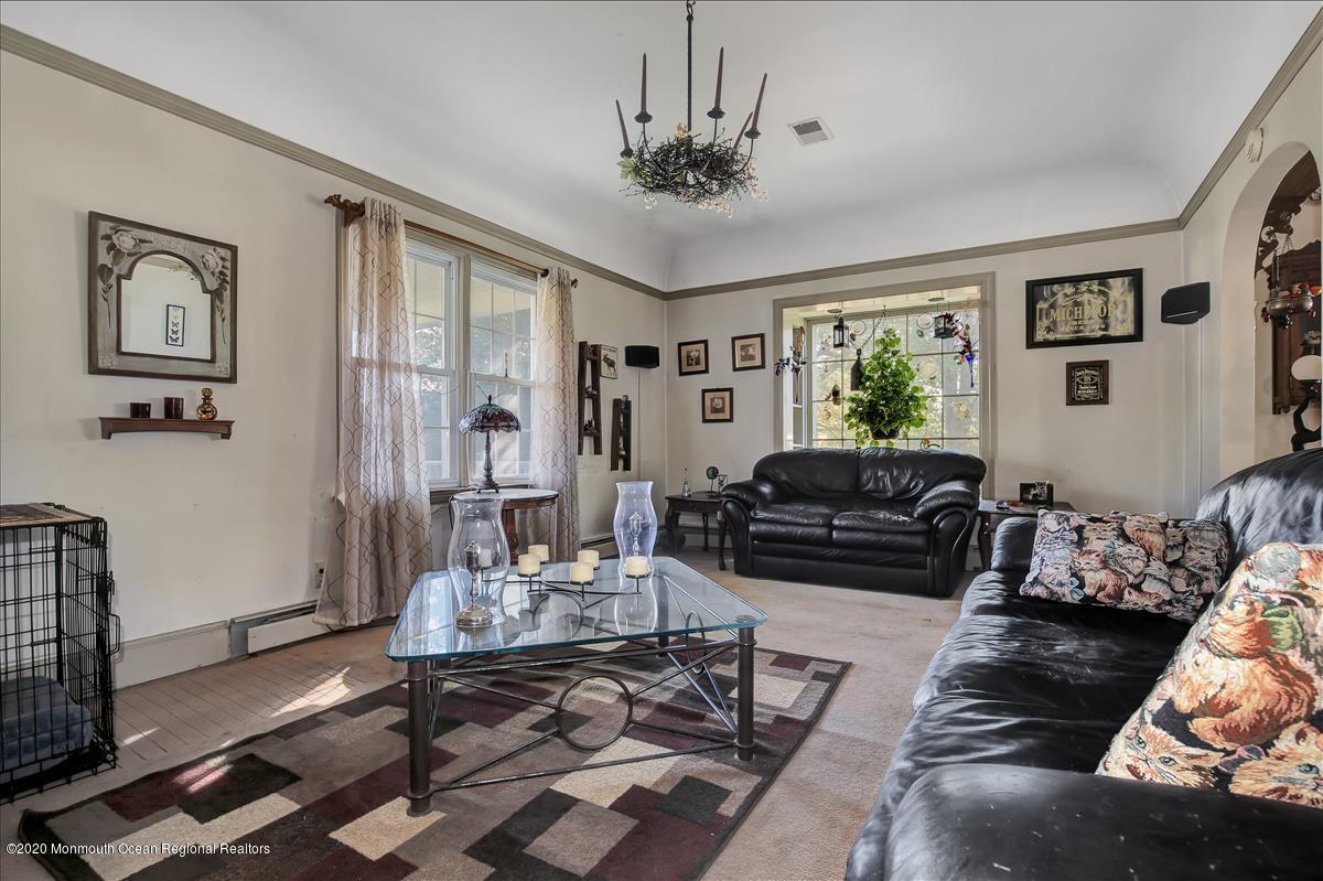 307 Squankum Road Farmingdale, NJ 07727 - Photo 7 of 37 307SquankumRd_009