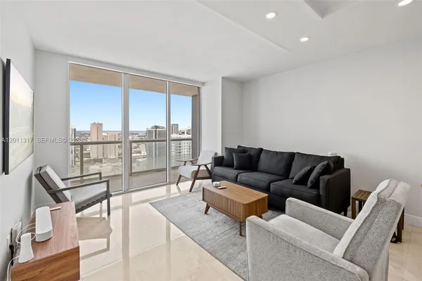 $3,250 | 50 Biscayne Boulevard, Unit 4405, Miami, FL 33132