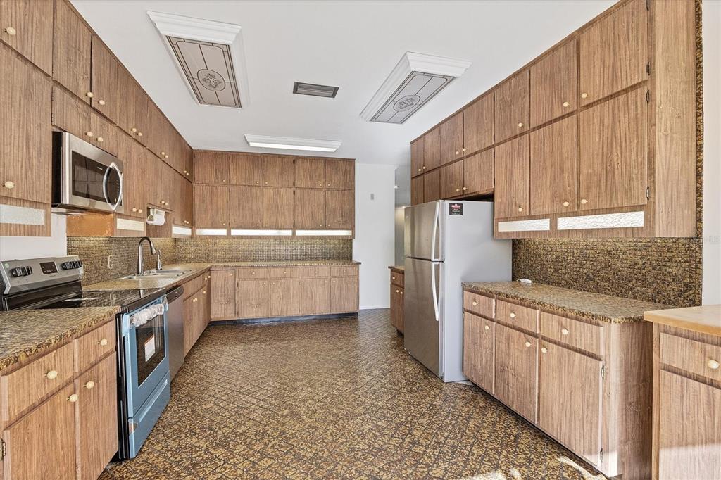 2605 Desoto Road Sarasota, FL 34234 - Photo 23 of 57