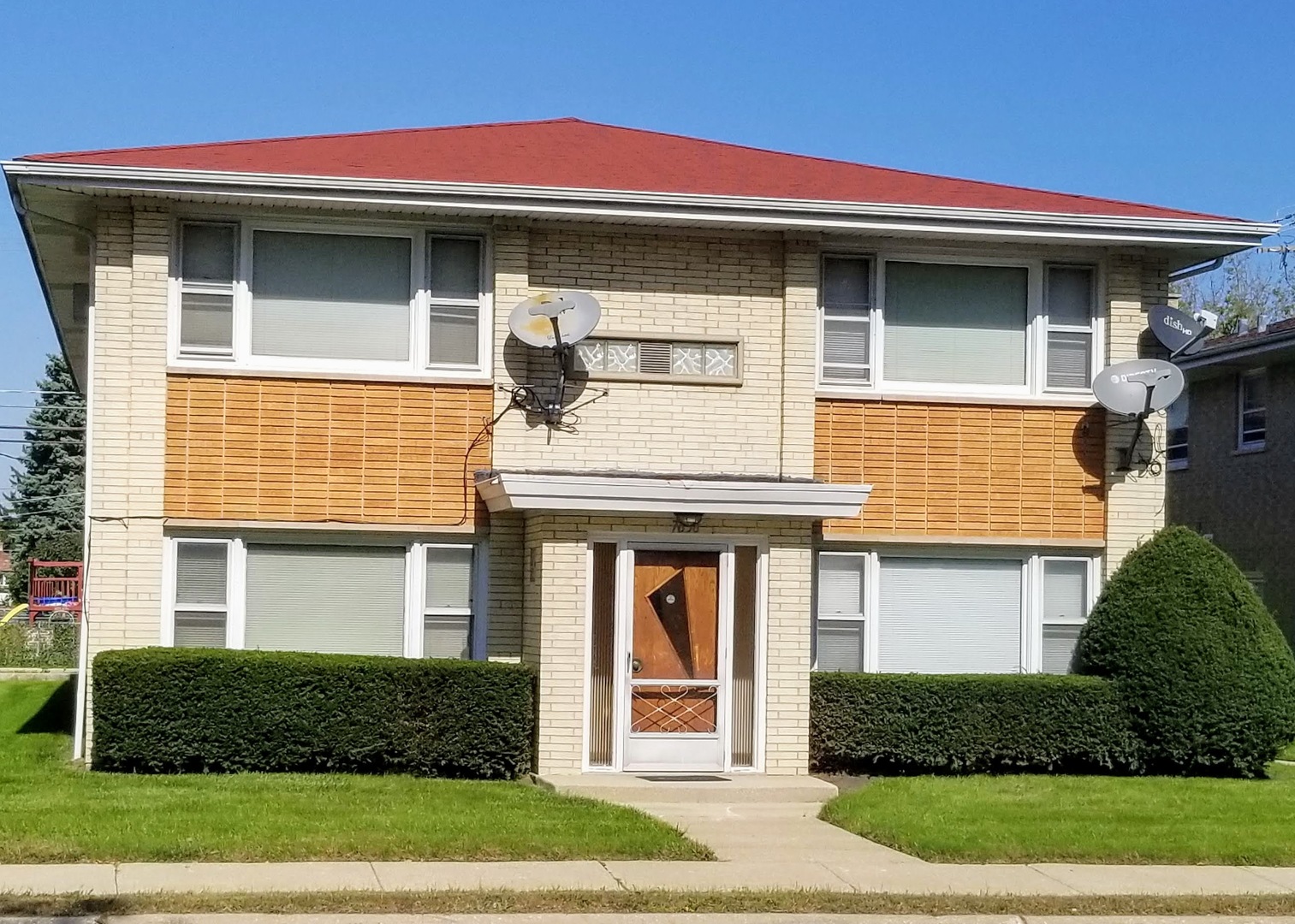 7638 West 26th Street North Riverside, IL 60546 - Photo 1 of 3 a front view of a house with a yard