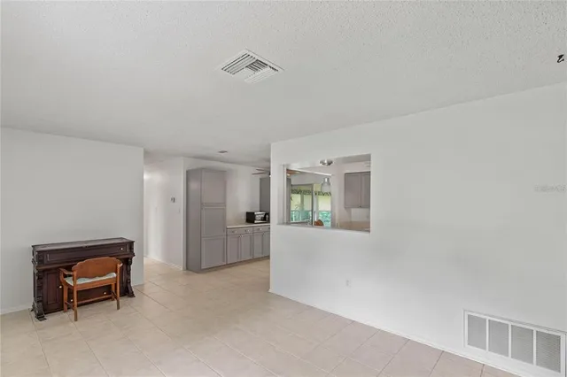 $2,150 | 40319 Orange Circle, Lady Lake, FL 32159