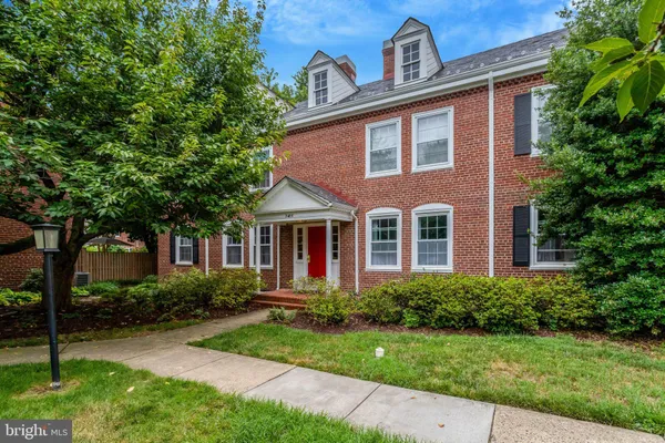$1,975 | 3456 South Stafford Street, Unit B1, Arlington, VA 22206